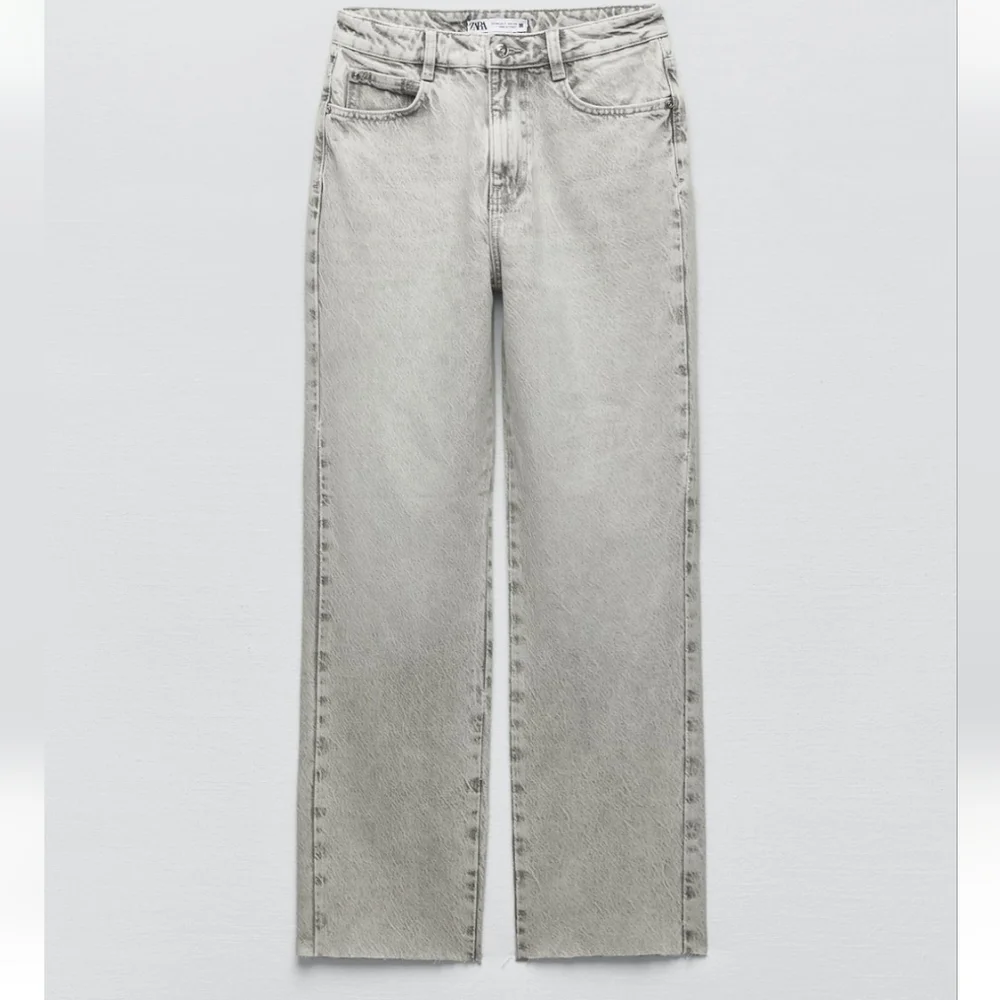 Zara High Waisted Straight leg Jeans - Picture 7 of 11